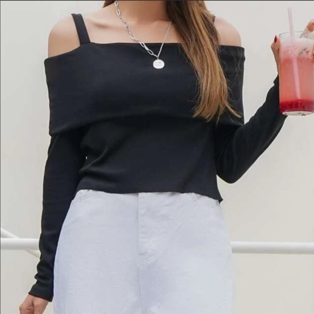 Cold Shoulder Long Sleeve Top - Picture 3 of 10